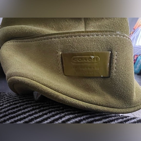 Vintage Green suede Coach hand bag - Picture 10 of 11